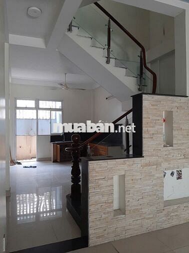 Nhà trống nguyên căn bán hoặc cho thuê (không qua trung gian)