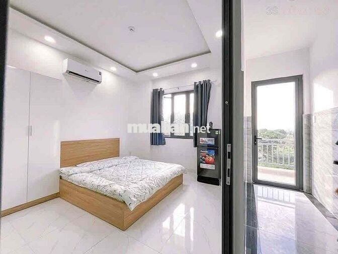 PHÒNG MÁY LẠNH CỬA SỔ TRỜI GIÁ CHỈ 3.7 TR NGAY CUỐI NGUYỄN OANH