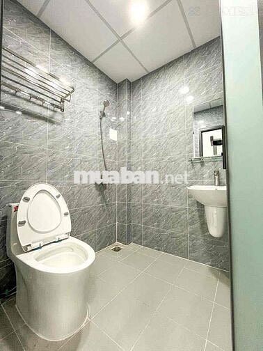 PHÒNG MÁY LẠNH CỬA SỔ TRỜI GIÁ CHỈ 3.7 TR NGAY CUỐI NGUYỄN OANH