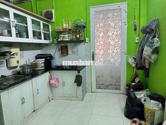 chung cư Lạc Long Quân ngay chợ hoa