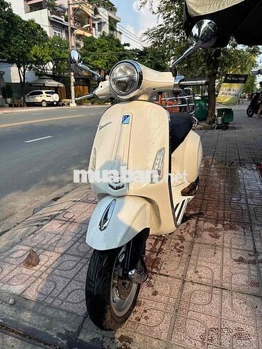 Dư dùng cần chia lại vespa 2015 cho anh e dùng.
