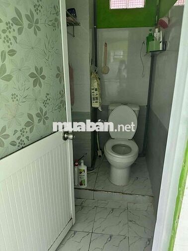 chung cư Lạc Long Quân ngay chợ hoa