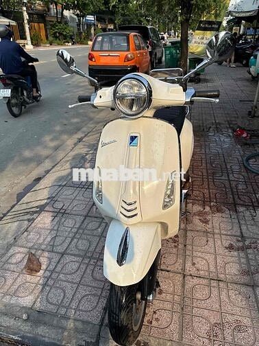 Dư dùng cần chia lại vespa 2015 cho anh e dùng.