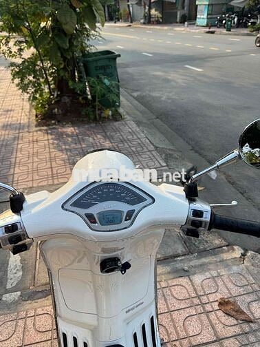 Dư dùng cần chia lại vespa 2015 cho anh e dùng.