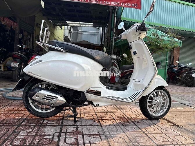 Dư dùng cần chia lại vespa 2015 cho anh e dùng.