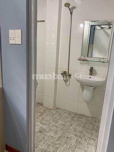 Cho thuê phòng 34m2 có gác, bếp, WC đẹp đường Nguyễn Bình