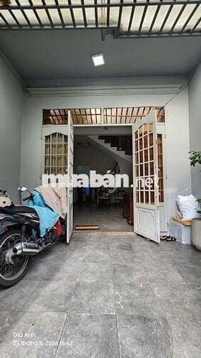 Cho thuê mặt bằng 40m2 Nguyễn Hữu Cảnh - Có sẵn bàn ghế VP - Đậu Ô tô