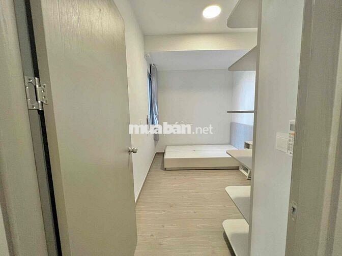 Căn 2PN View Hồ bơi. Đầy đủ nội thất ở ngay được. Chỉ 8,5 triệu