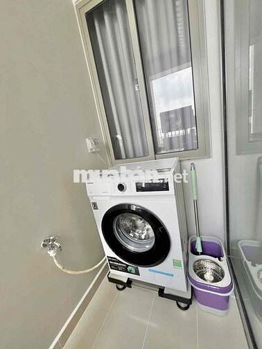 Căn 2PN View Hồ bơi. Đầy đủ nội thất ở ngay được. Chỉ 8,5 triệu