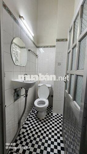 Cho thuê mặt bằng 40m2 Nguyễn Hữu Cảnh - Có sẵn bàn ghế VP - Đậu Ô tô