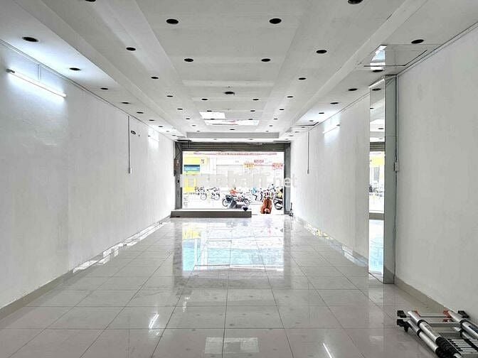 Chính chủ cho thuê MB Trường Chinh P13: 5x20m trệt suốt + lầu lửng kho
