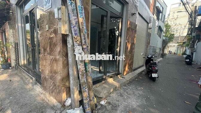 Mặt bằng kinh doanh mặt tiền ngã 4 hẻm lớn có phòng ở lại