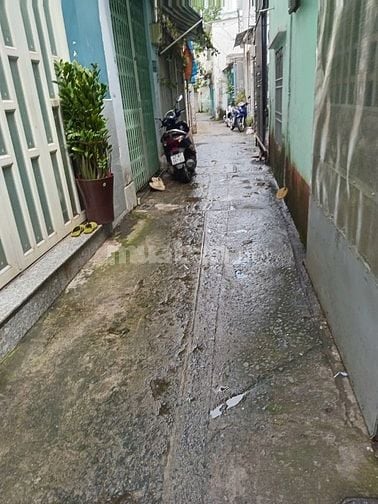 Cho thuê nhà nguyên căn, 3m x 10m, gác ửng