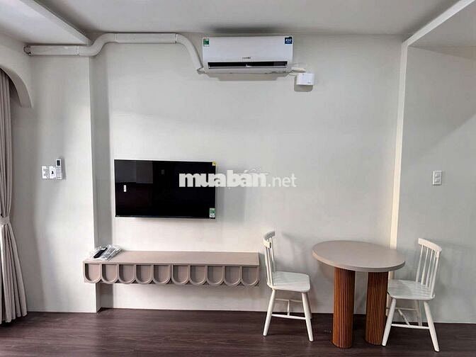 1PN ban công mới khai cao cấp mới khai trương ngay vòng xoay dân chủ