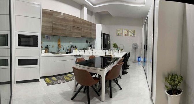 cho thuê nguyên căn 1 trệt 3 lầu DT 4x19