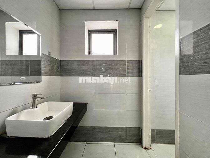 Văn phòng cho thuê 100m2 mặt tiền Quận 1