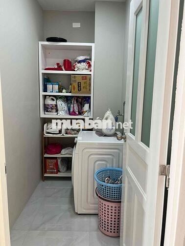 cho thuê nguyên căn 1 trệt 3 lầu DT 4x19