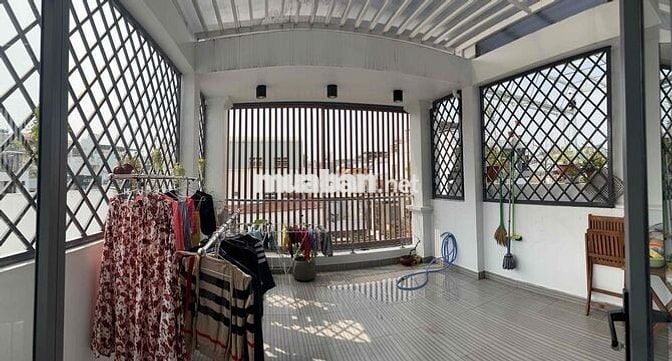 cho thuê nguyên căn 1 trệt 3 lầu DT 4x19