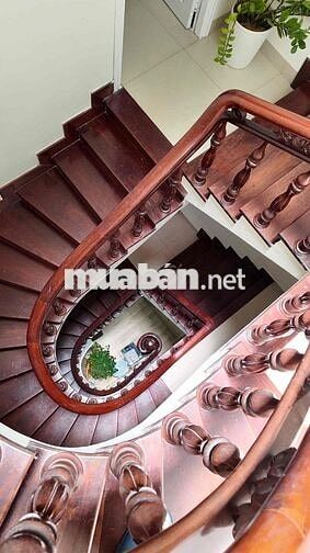 Sang Thẩm Mỹ Viện Máy Móc Hiệnn Đại Vào là kinh doanh