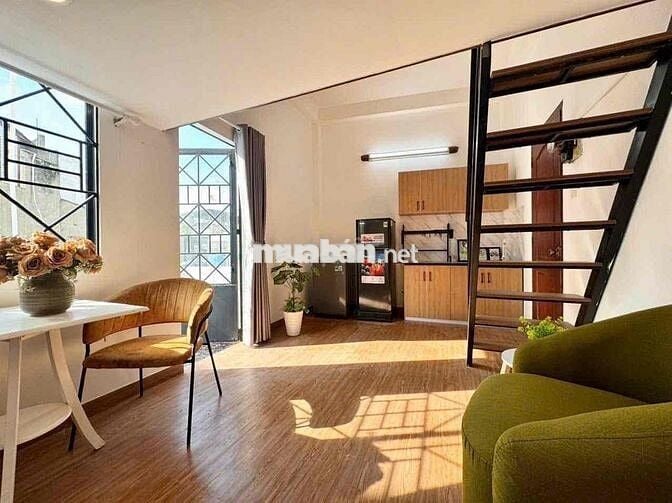 DUPLEX CỬA SỔ BAN CÔNG 30m2 NGAY VÒNG XOAY LÝ THÁI TỔ