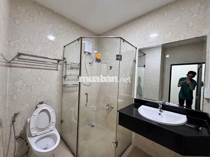 Khai trương tòa nhà căn hộ mới tinh ngay vòng xoay dân chủ
