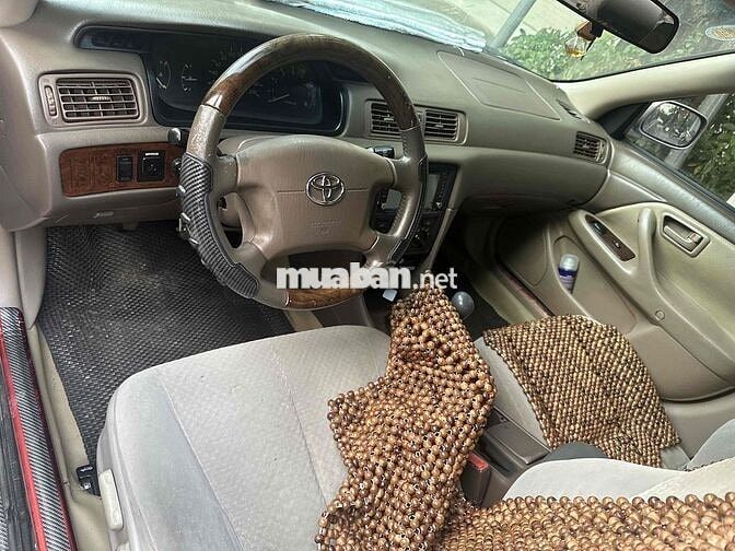 Toyota Camry 5 chỗ màu Bạc