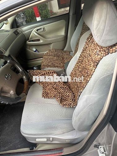 Toyota Camry 5 chỗ màu Bạc