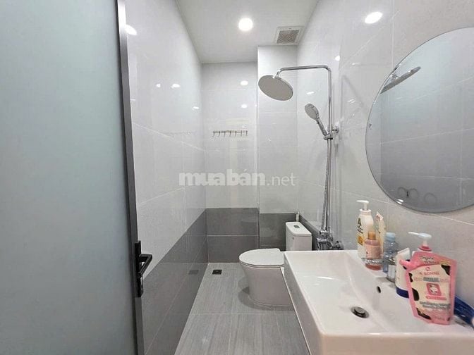 CHÚ NĂM ĐỊNH CƯ🌟Bán nhà XÓM CHIẾU đang cho thuê 12tr/tháng🌟Sổ riêng
