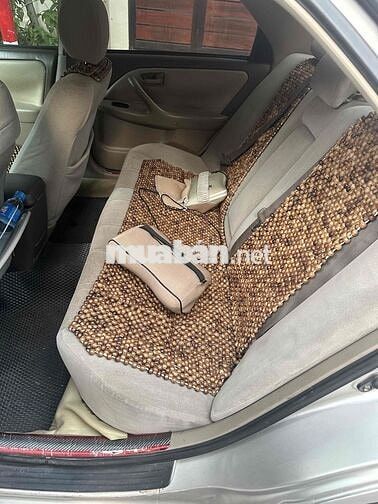 Toyota Camry 5 chỗ màu Bạc