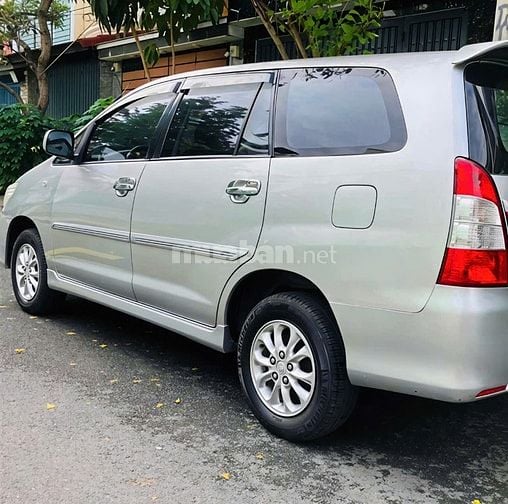Gia đình bán xe Toyota Innova bản G số tự động SX 2014