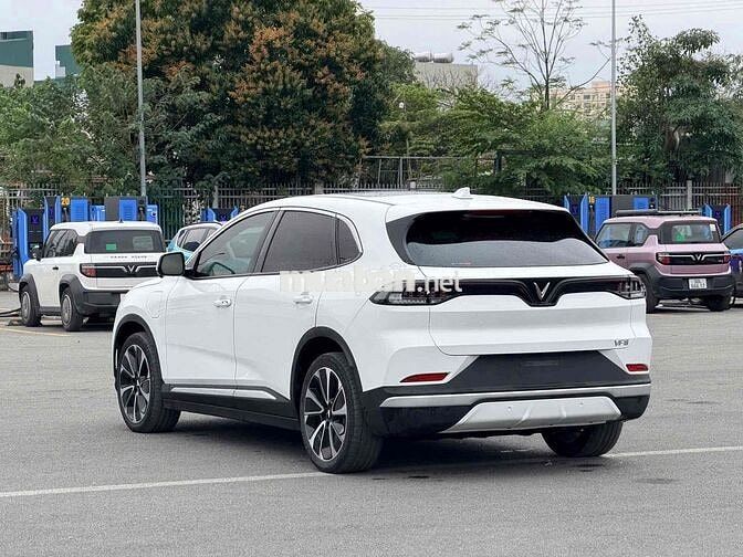 VinFast VF8 SUV Plus điện Trắng 5 chỗ giá