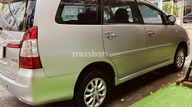Gia đình bán xe Toyota Innova bản G số tự động SX 2014