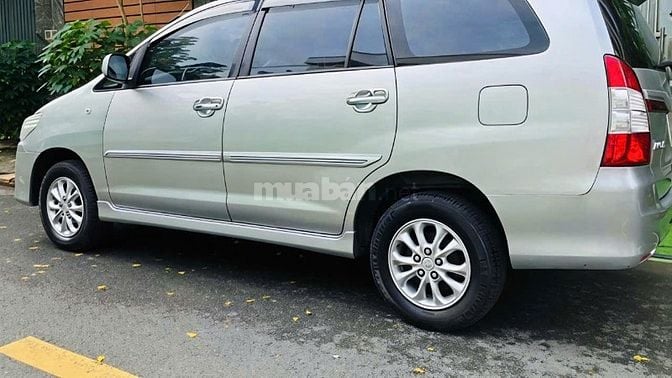 Gia đình bán xe Toyota Innova bản G số tự động SX 2014
