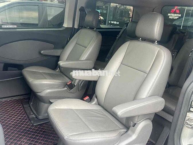Ford Tourneo Titanium 2019 29.000km Bạc