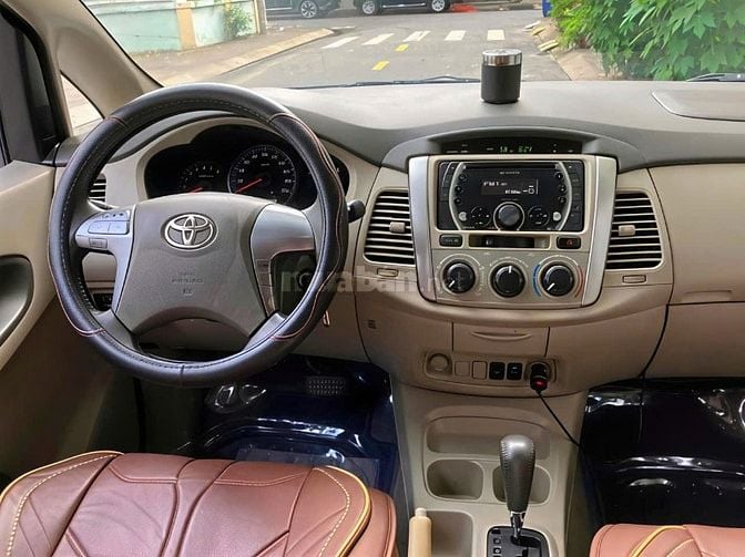 Gia đình bán xe Toyota Innova bản G số tự động SX 2014