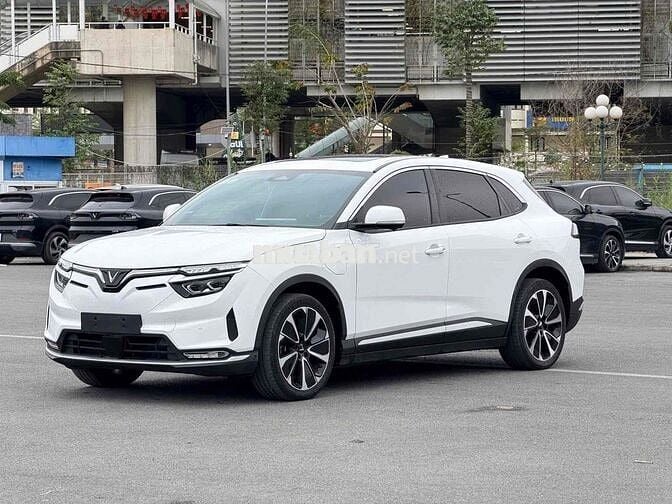 VinFast VF8 SUV Plus điện Trắng 5 chỗ giá