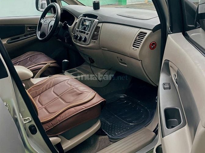 Gia đình bán xe Toyota Innova bản G số tự động SX 2014