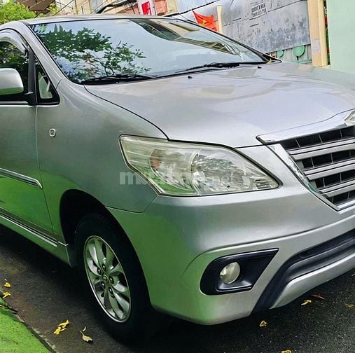 Gia đình bán xe Toyota Innova bản G số tự động SX 2014