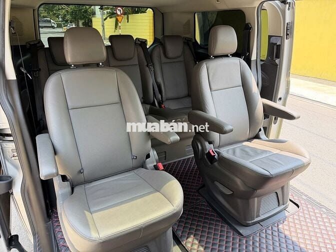 Ford Tourneo Titanium 2019 LƯỚT 29.000km, vay 75%