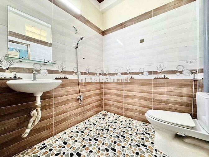 CHO THUÊ PHÒNG BAN CÔNG SIÊU RỘNG - Ở ĐƯỢC 3-4 BẠN - SÁT AEON