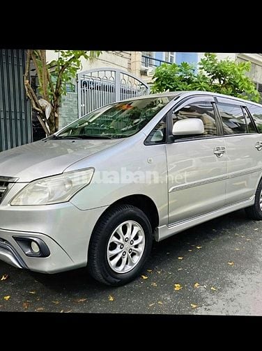 Gia đình bán xe Toyota Innova bản G số tự động SX 2014