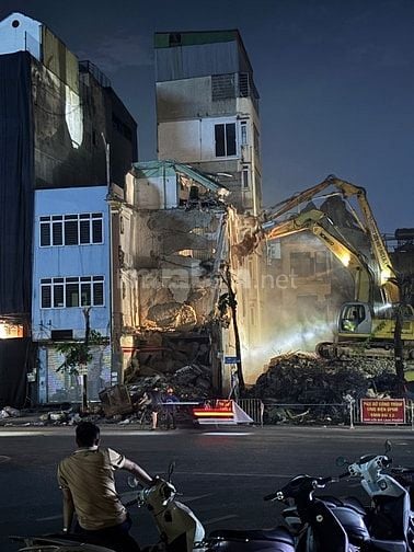 Cho tầng 1+2 nhà mặt đường 2,5 thuận tiện kinh doanh, văn phòng