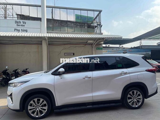 Toyota Innova Cross Hybrid