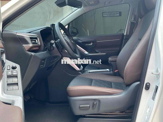 Toyota Innova Cross Hybrid