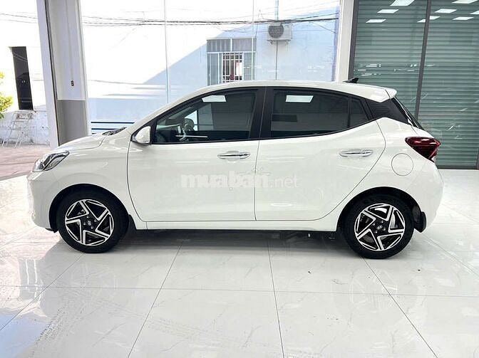 Hyundai i10 AT hatchback 2026 odo 3.668 km