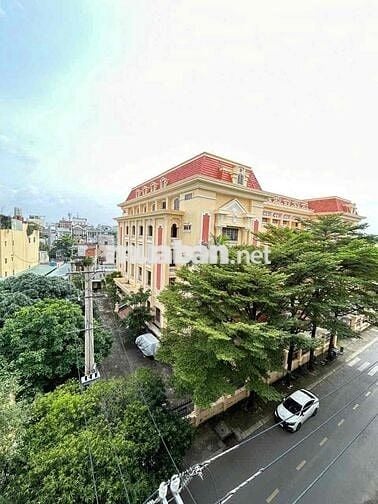 Chính chủ cho thuê căn hộ ban công thang máy