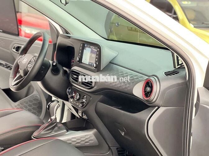 Hyundai i10 AT hatchback 2026 odo 3.668 km