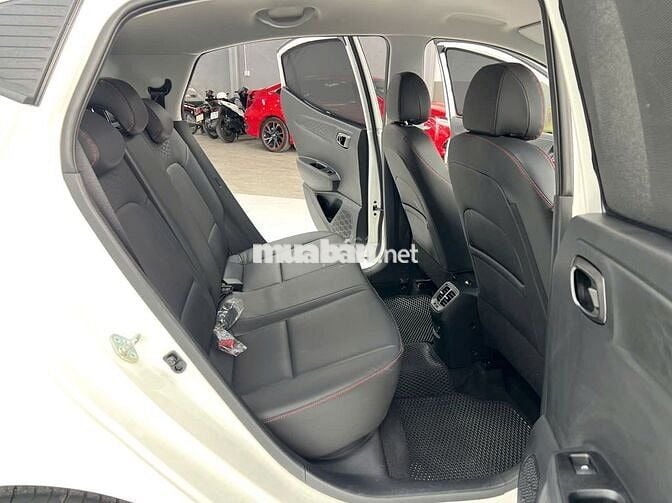 Hyundai i10 AT hatchback 2026 odo 3.668 km