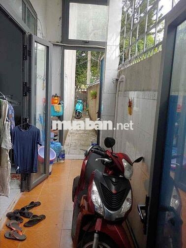 Nhà hẻm xe hơi tránh nhau, khu dân cư yên tĩnh