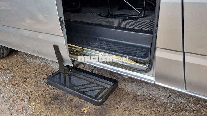 Ford Transit 2015 16 chỗ Sàn Dầu Bạc